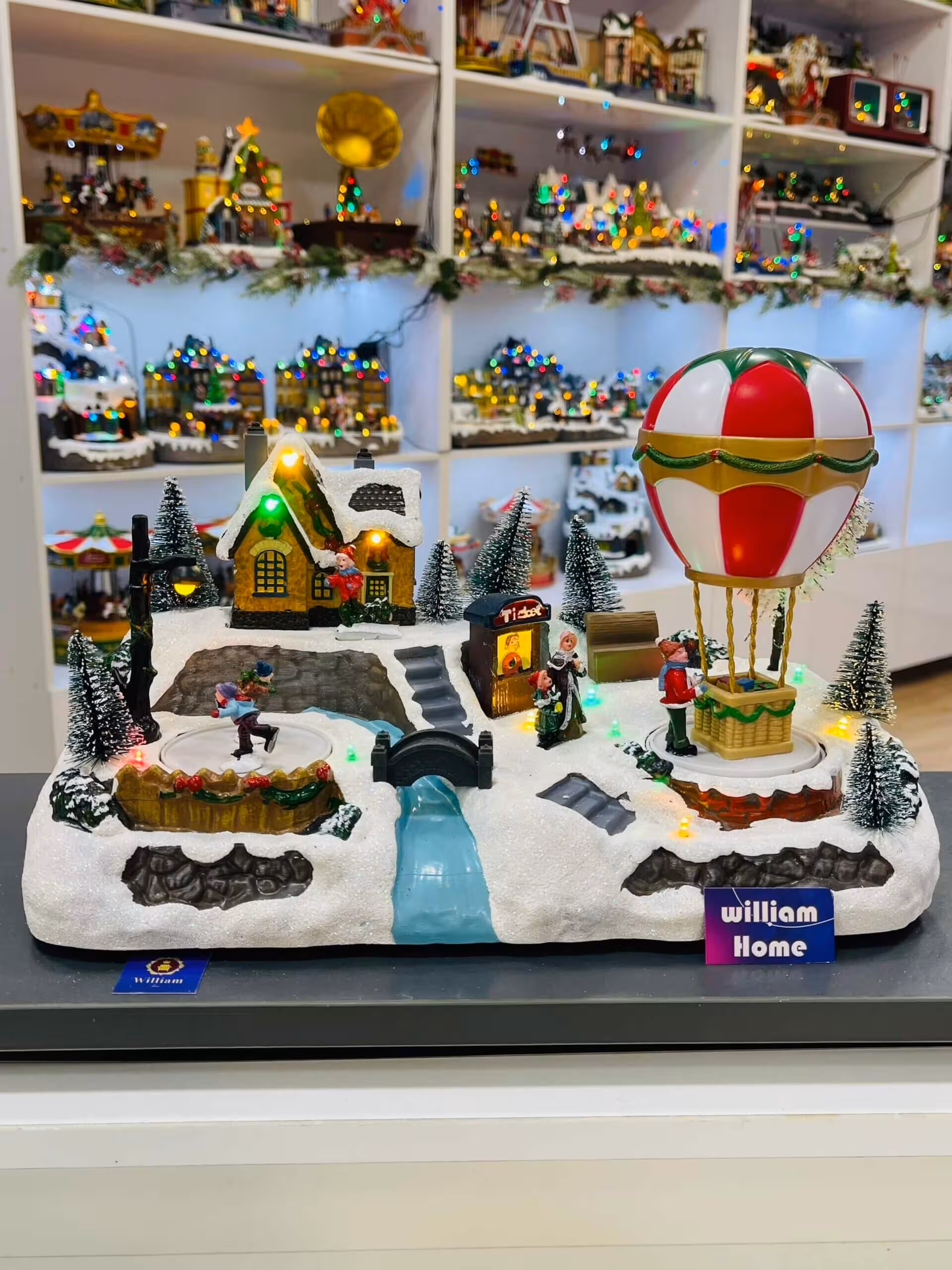 دهکده برفی موزیکال کریسمس،بالن دار