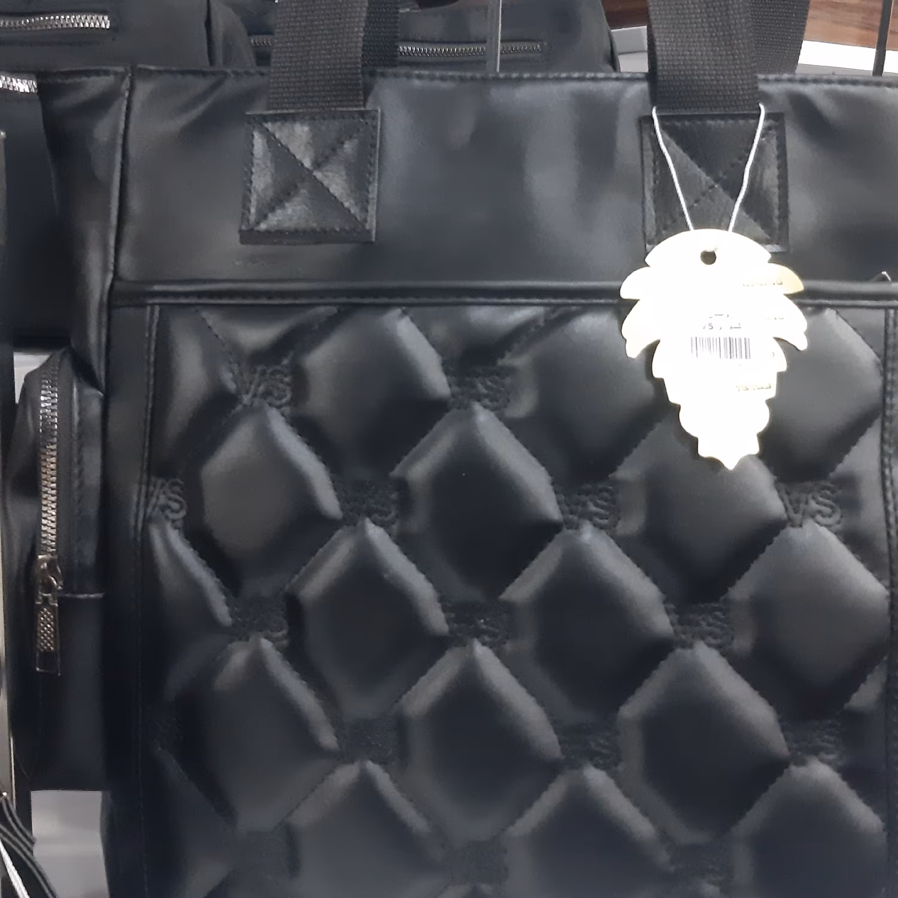 کیف بزرگ زنانه. مدل گلدوزی vs. جادار نرم و محکم. در رنگ پرفروش مشکی