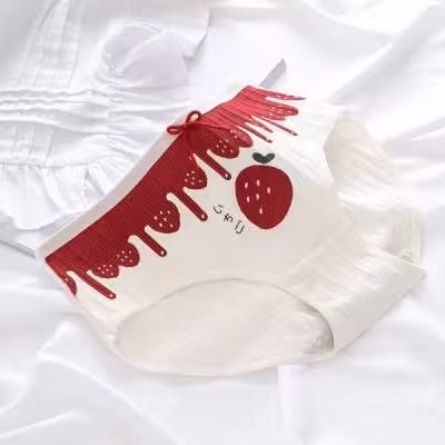 شورت زنانه نخی کبریتی طرح توت فرنگی