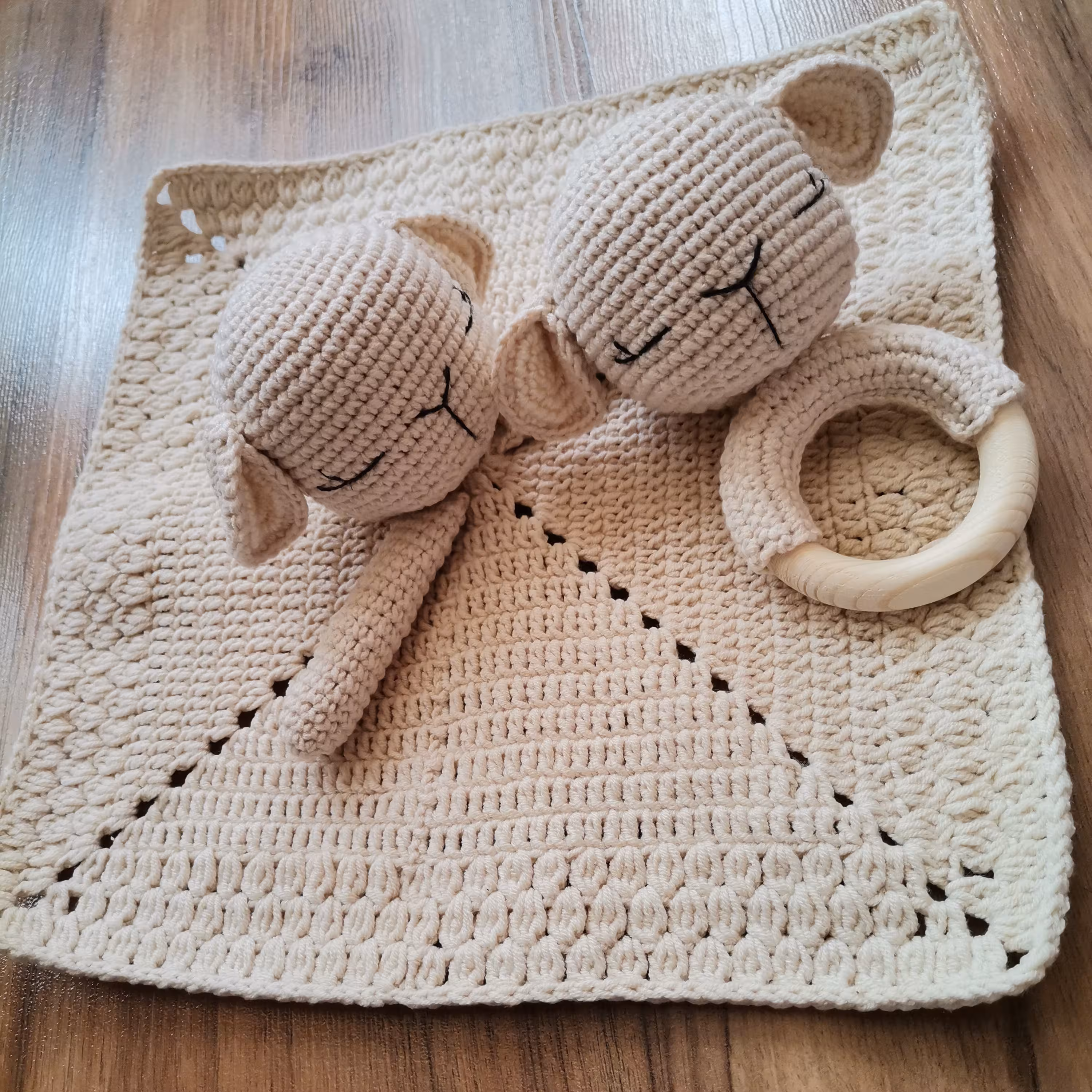 مجموعه دو عددی جغجغه و عروسک خواب طرح ببعی