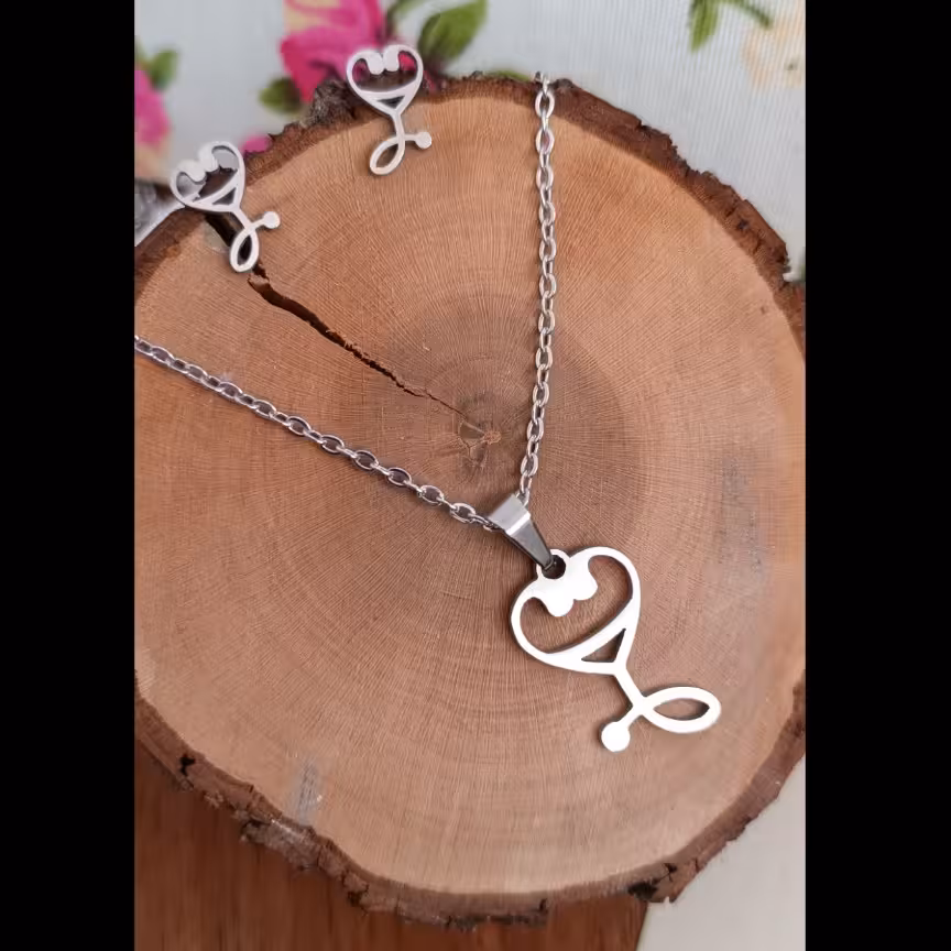 نیم ست نقره ای رنگ ثابت طرح قلب(کد 106)