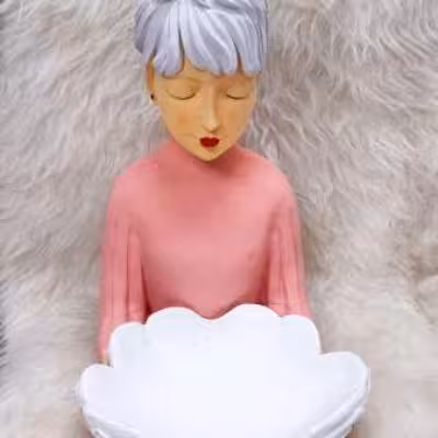 دختر سینی به دست سایز بزرگ