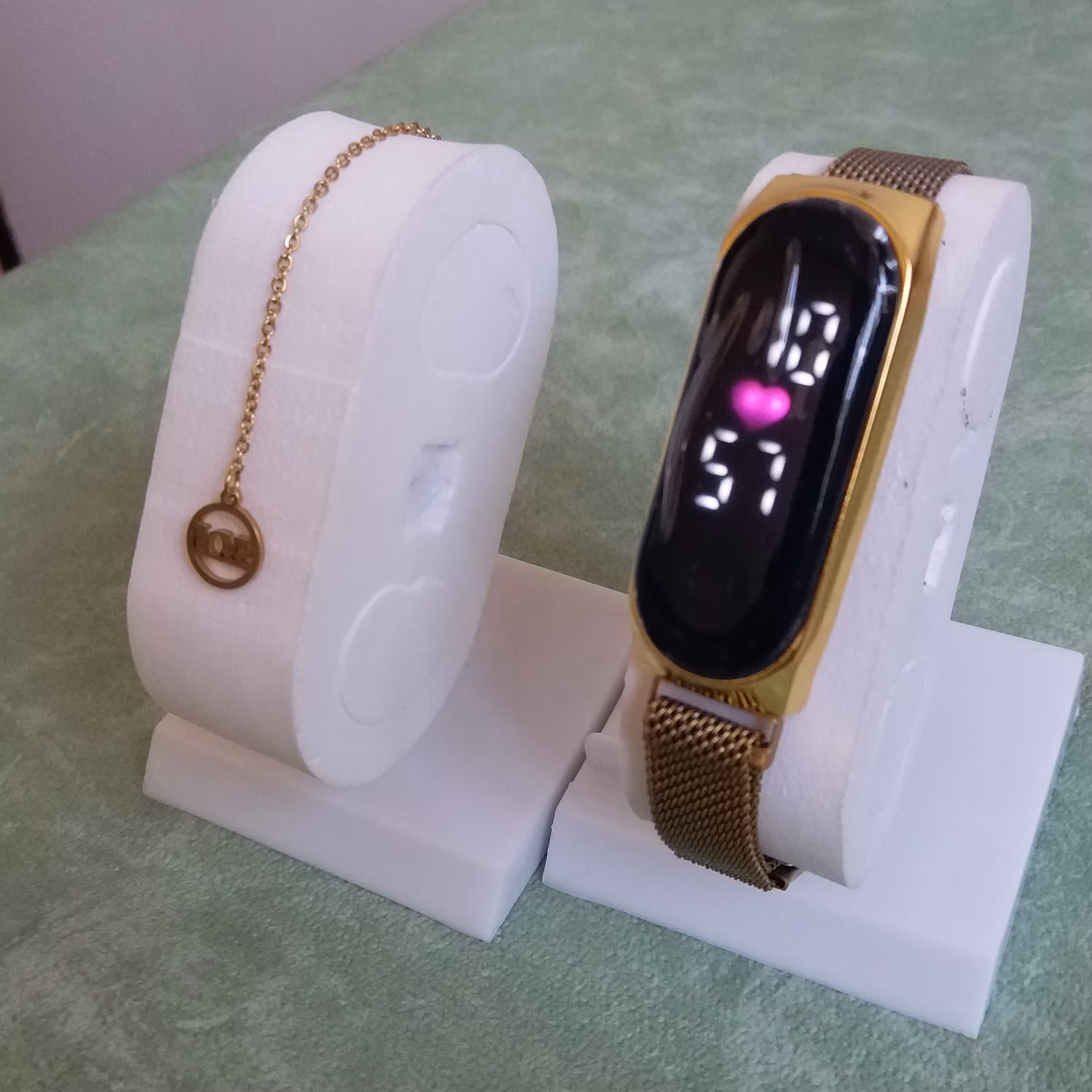 ساعت زنانه و دخترانه ال ای دی درجه یک مگنتی با آویز استیل ماه تولد 