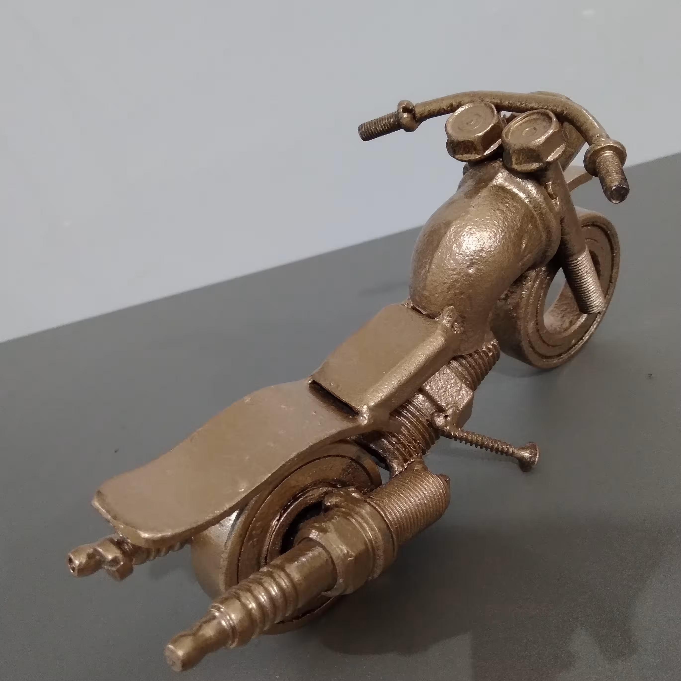 موتور فلزی دکوری دست ساز با وسایل بازیافتی بسیار زیبا