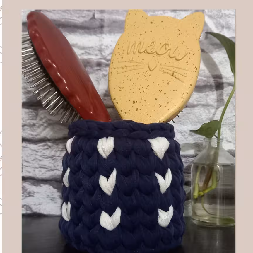 جامدادی با تریکو 