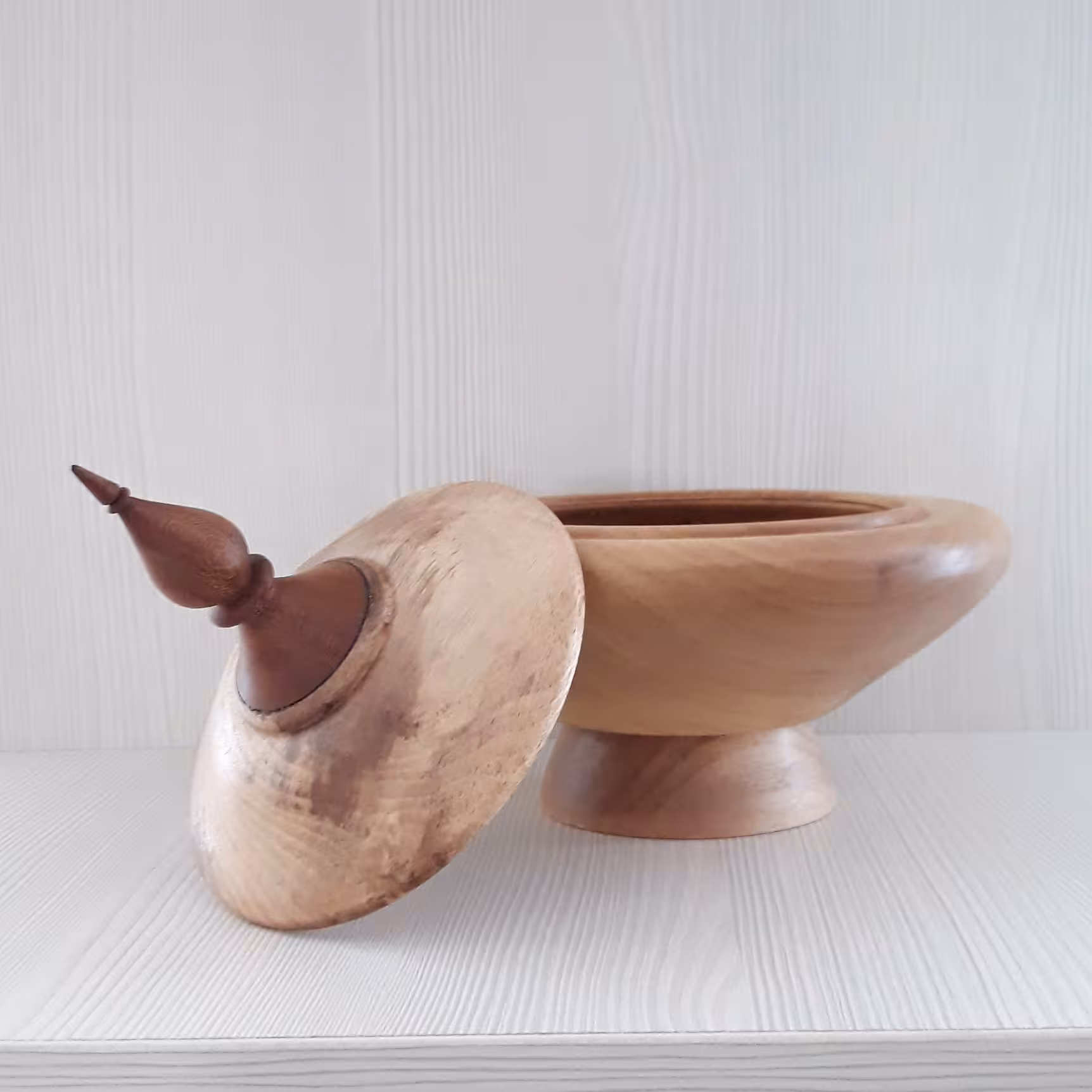 شکلات خوری پایه دار چوبی