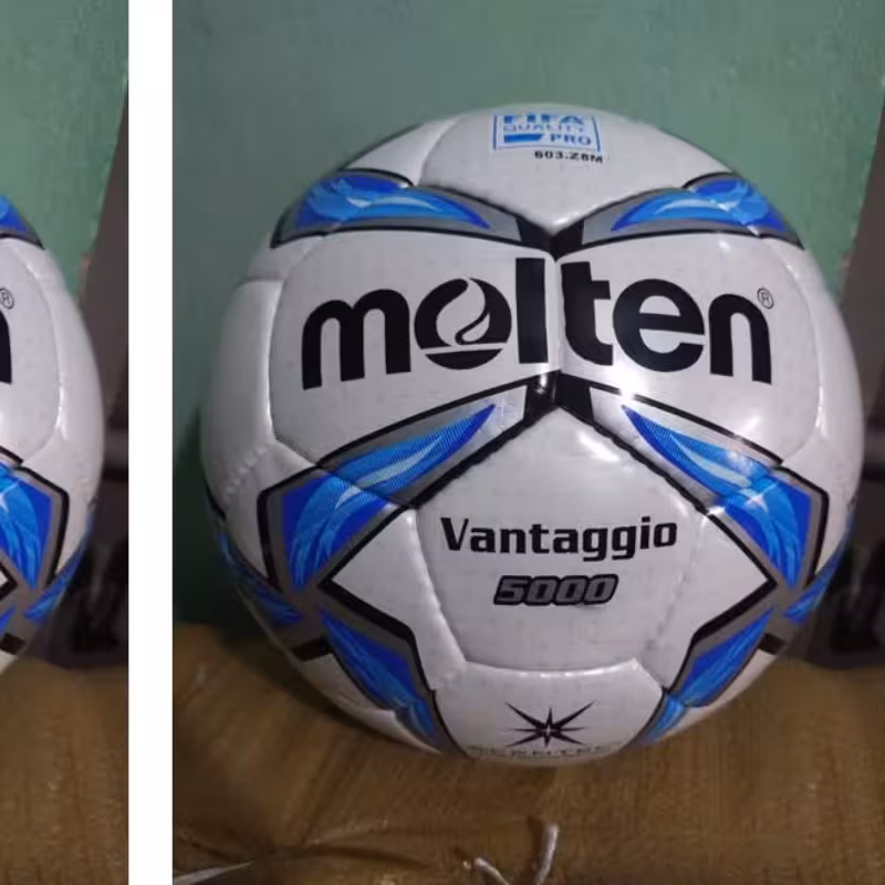 توپ فوتبال مولتن   ارسال رایگان  رنگ سفید آبی شماره پنج چمنی  توپ زرنگ 