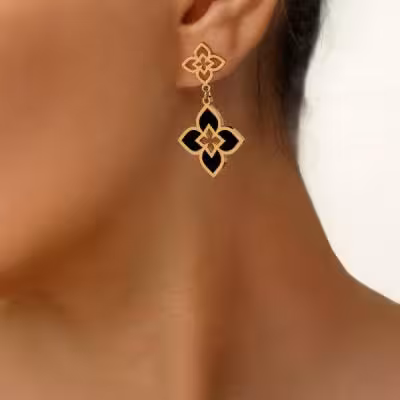 گوشواره میخی مشکی طلایی رنگ ثابت