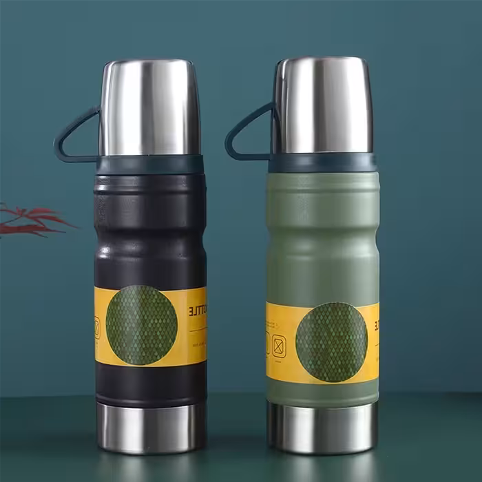 فلاسک مدل درب لیوان گنجایش 0.680 لیتر