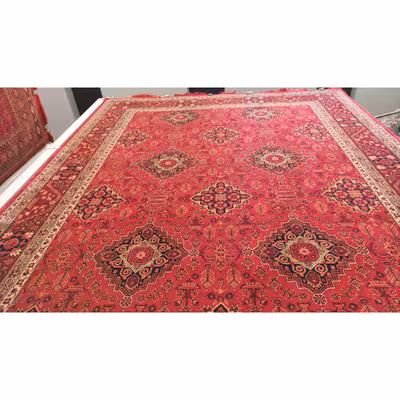 فرش ماشینی زمرد مشهد مدل کهنه نما زمینه لاکی