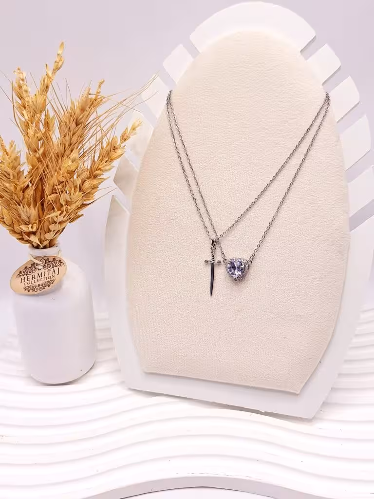 گردنبند پینترستی طرح قلب و شمشیر (رنگ سفید )