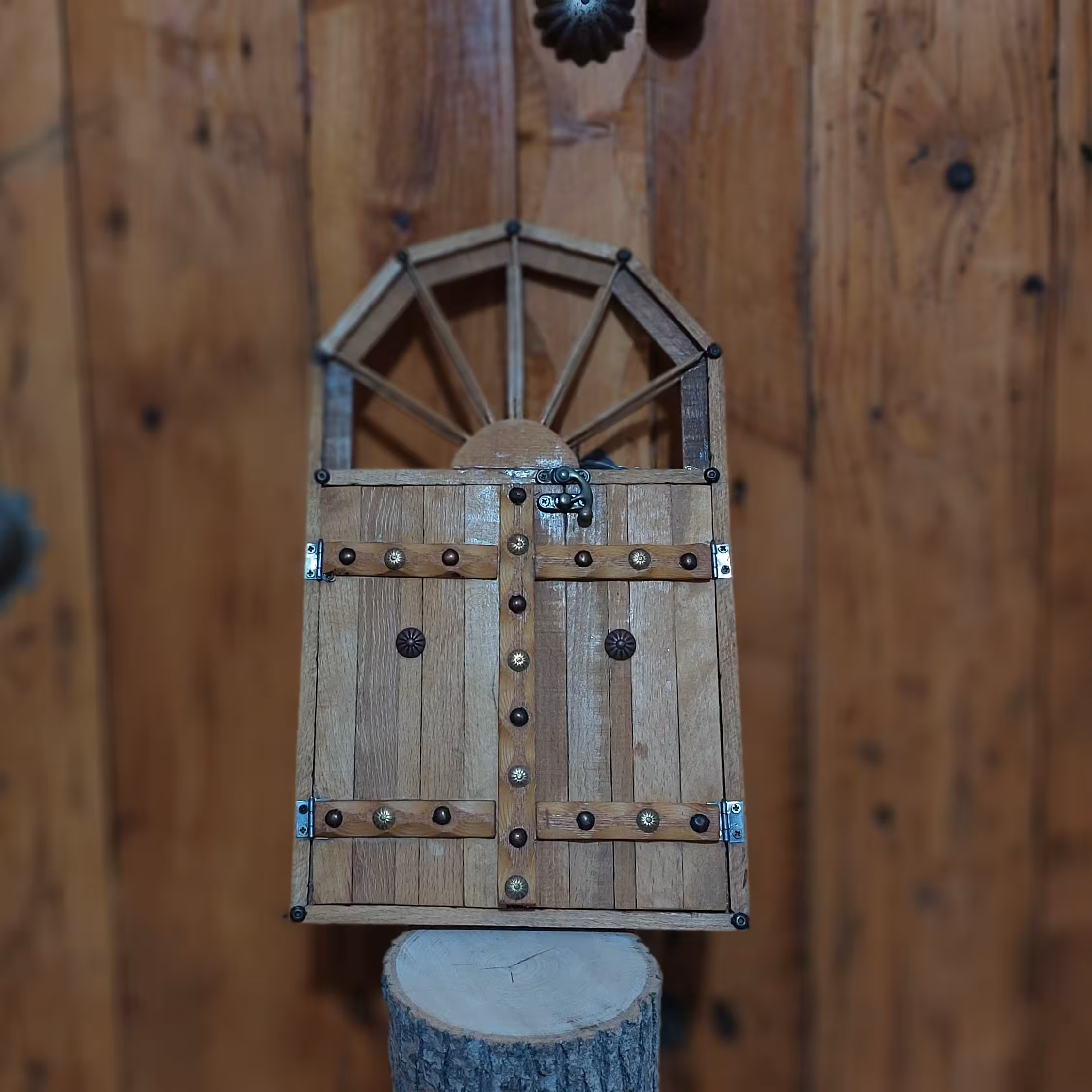 قاب آیینه چوبی