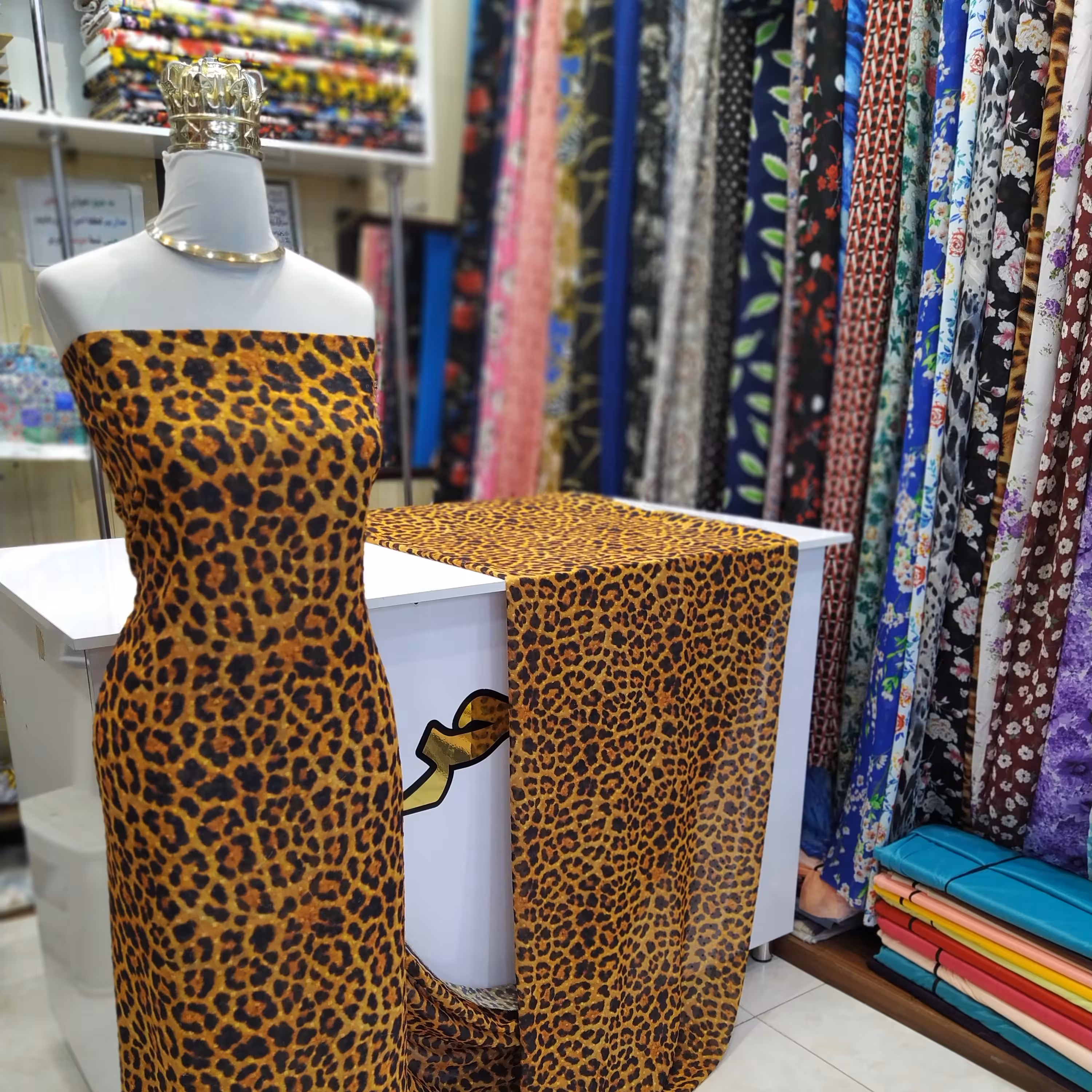 پارچه حریرژوژت اشکی طرح پلنگی عرض 150سانت متری115هزارتومن