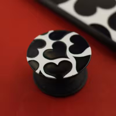 کاور مدل قلب مناسب برای گوشی موبایل اپل iPhone 11 به همراه پاپ سوکت 