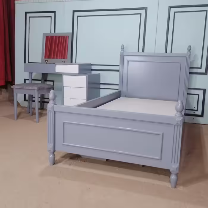 تخت خواب یک نفره دخترانه و میز آرایش (پس کرایه)