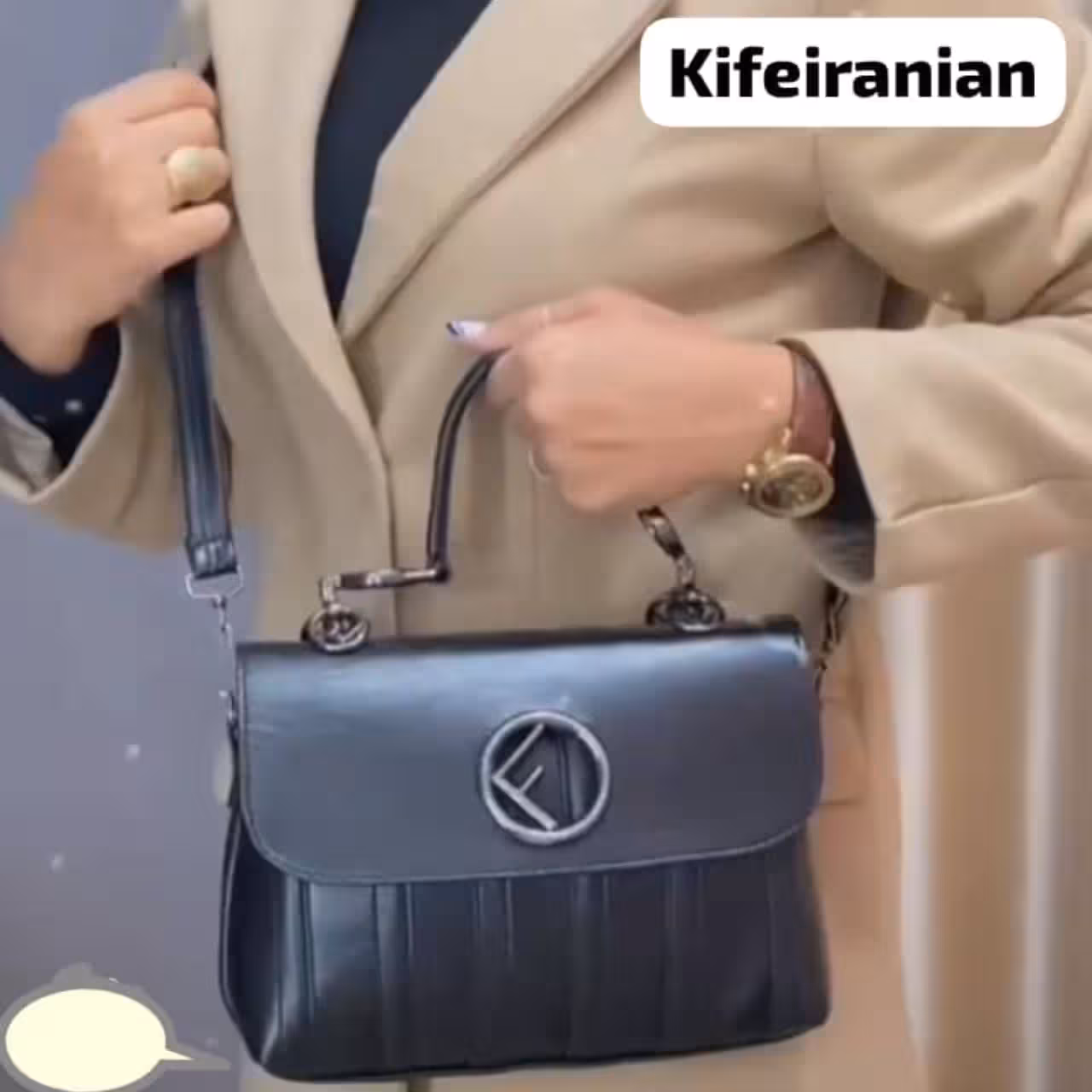 کیف دستی و دوشی دارای رنگ مشکی و سرخابی