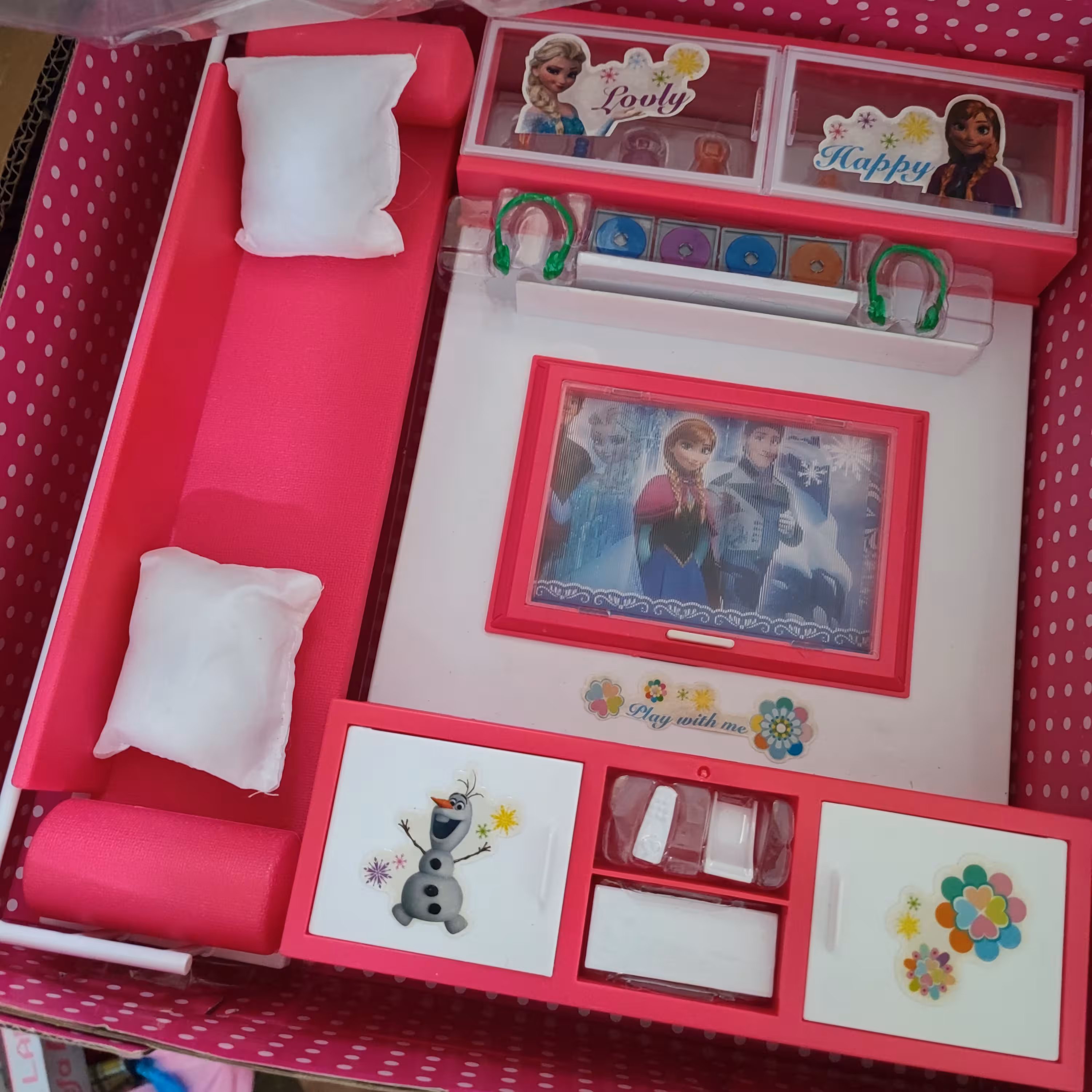 تلویزیون باربی سینمای خانگی و مبل باربی با وسایل  با ارسال رایگان و فوری