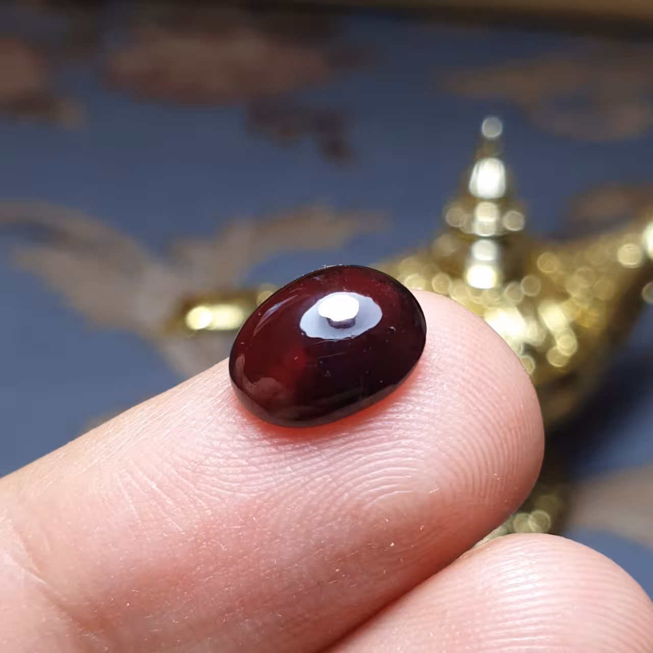 نگین فوق العاده زیبای گارنت رودولایت اصل معدنی با وزن 3 قیراط 
کد  24335
