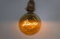 لامپ طرح لاو