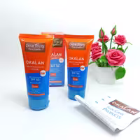 ضد آفتاب کرم پودری اوکالان  SPF50. پوشش یکدست. کاوری خیلی عالی. مناسب مصارف روزانه. دارای 4 فیلتر ضد آفتاب. ساخت فرانسه