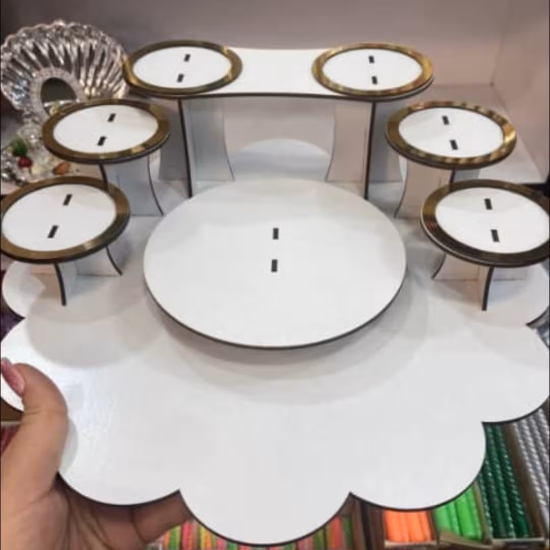 پایه  هفت‌سین  روی میزی