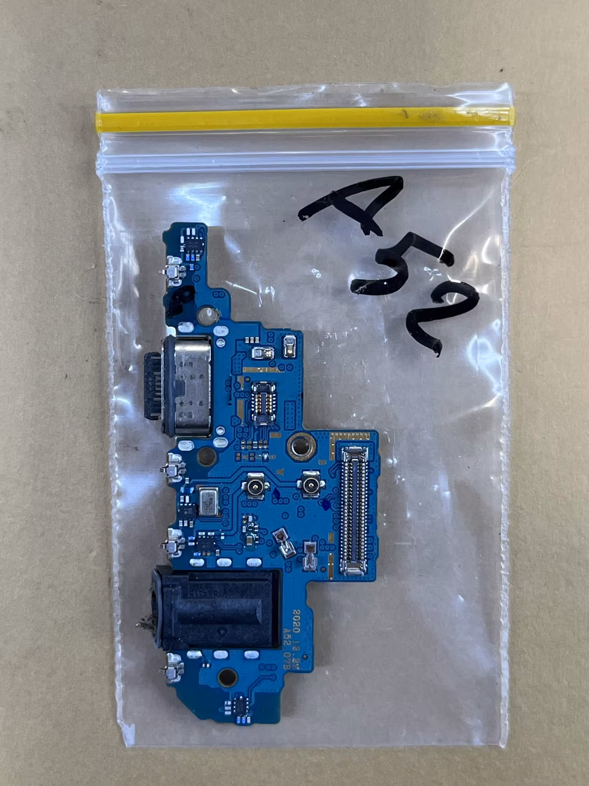 برد شارژ سامسونگ SUB/UIF CHARGE SAMSUNG A52-07B 5G اصل فابریک و روکاری &#8220;اصالت کالا&#8221;:&#8221;اصل&#8221;