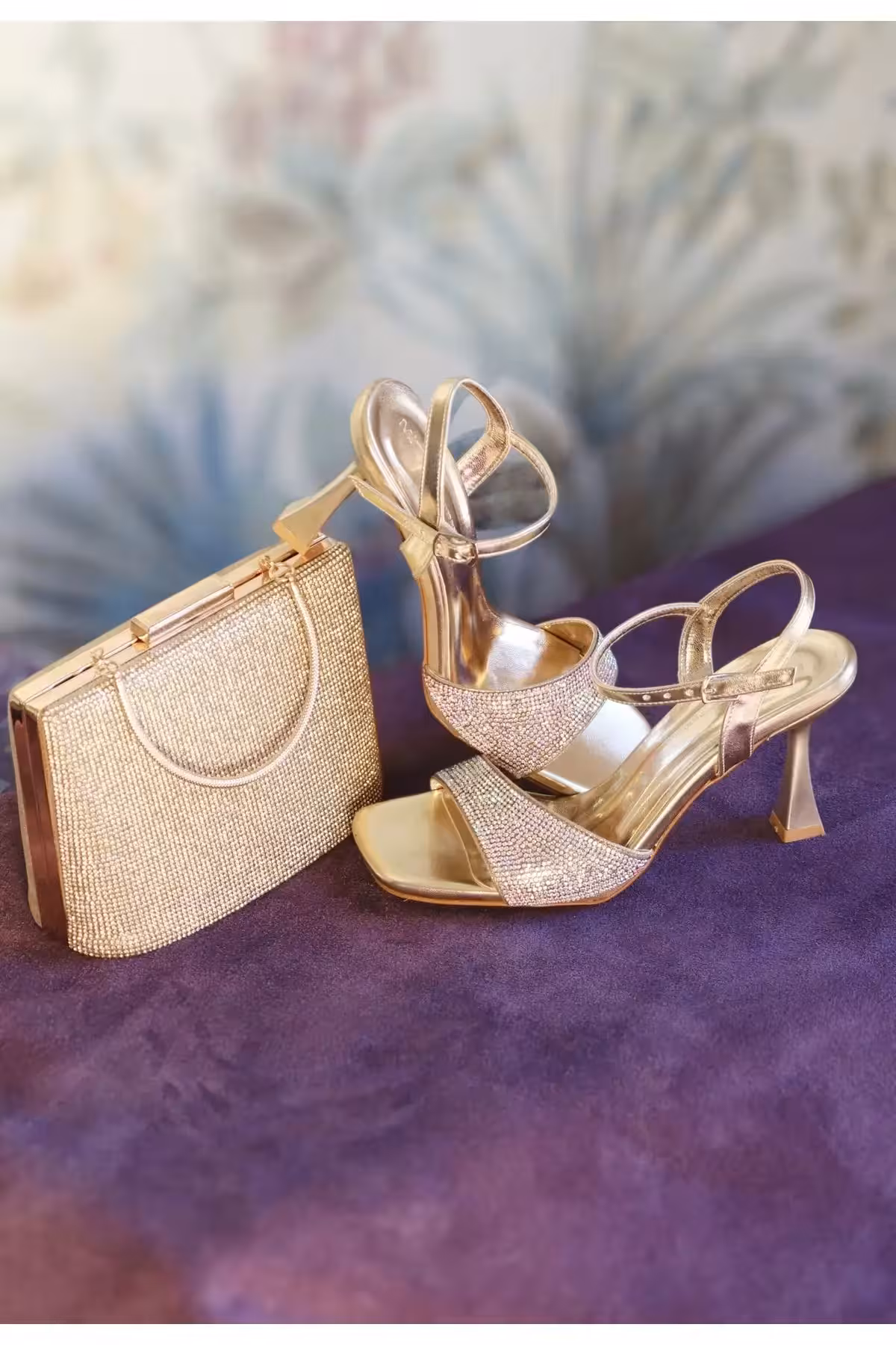 کفش پاشنه‌ بلند زنانه ترکیب پاشنه با بند تک و کیف سنگ‌دار – 7243