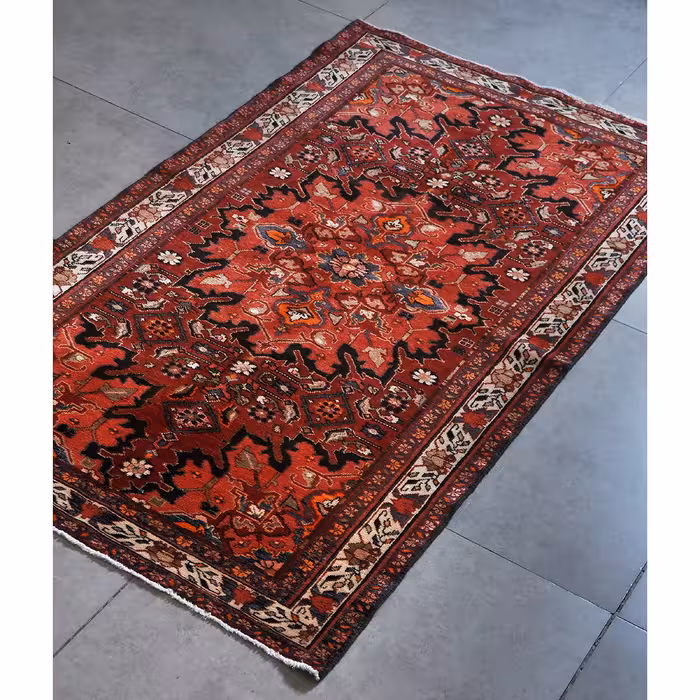 فرش دستبافت دو و نیم متری امیرخیز مدل روستایی بافت تفرش