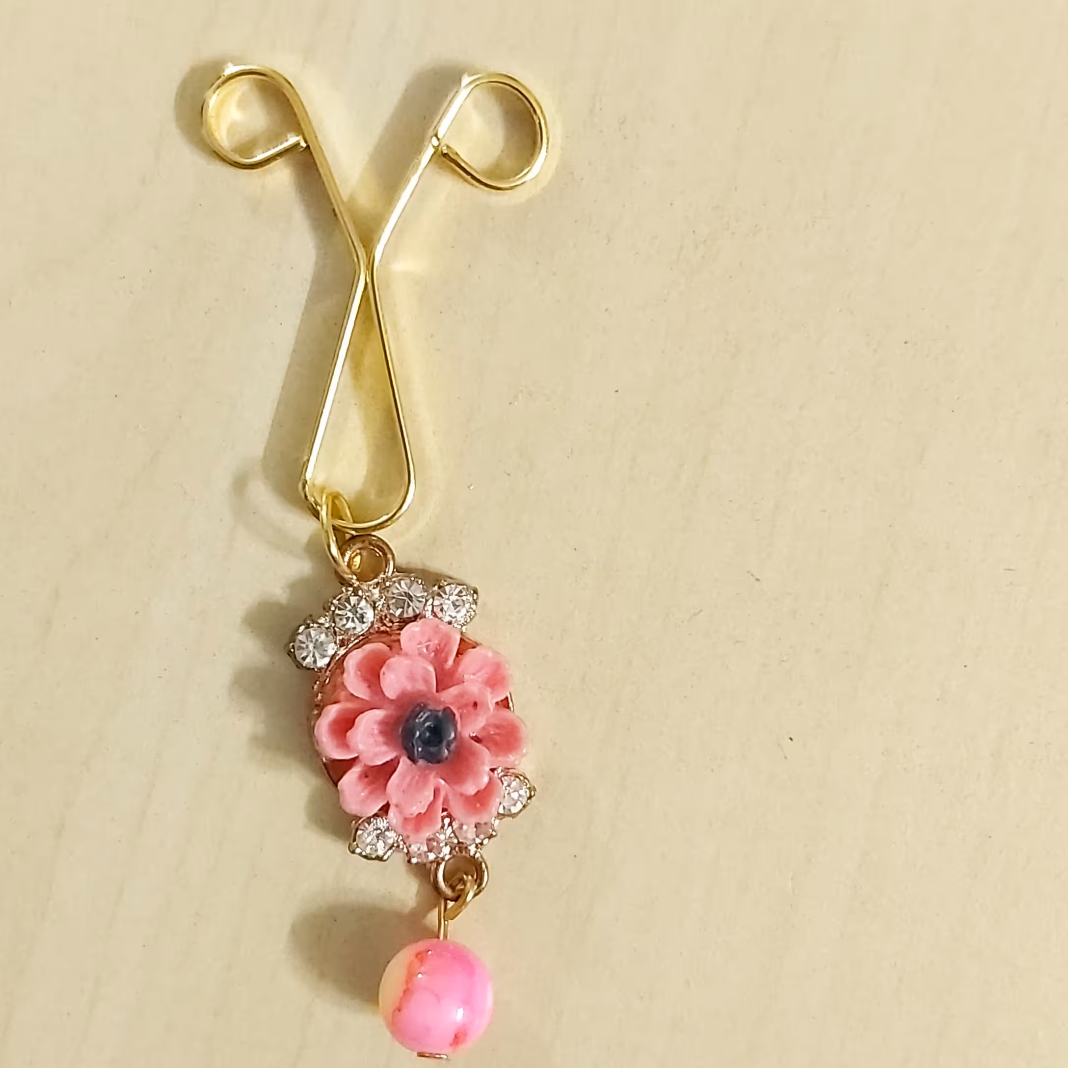 گیره روسری آویز صورتی