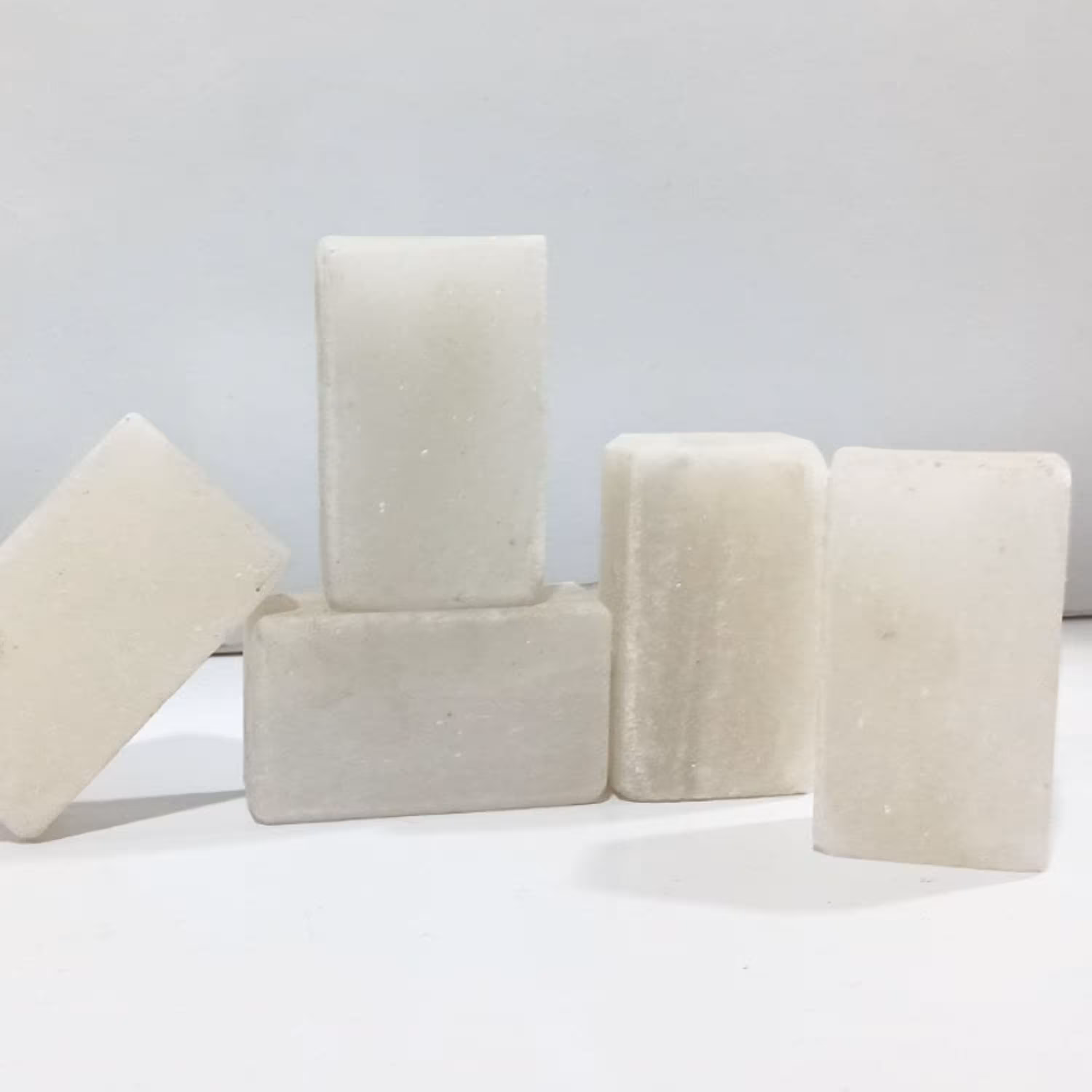 صابون (سنگ نمک دریا)200گرمی (حفظ شادابی و سم زدایی پوست )