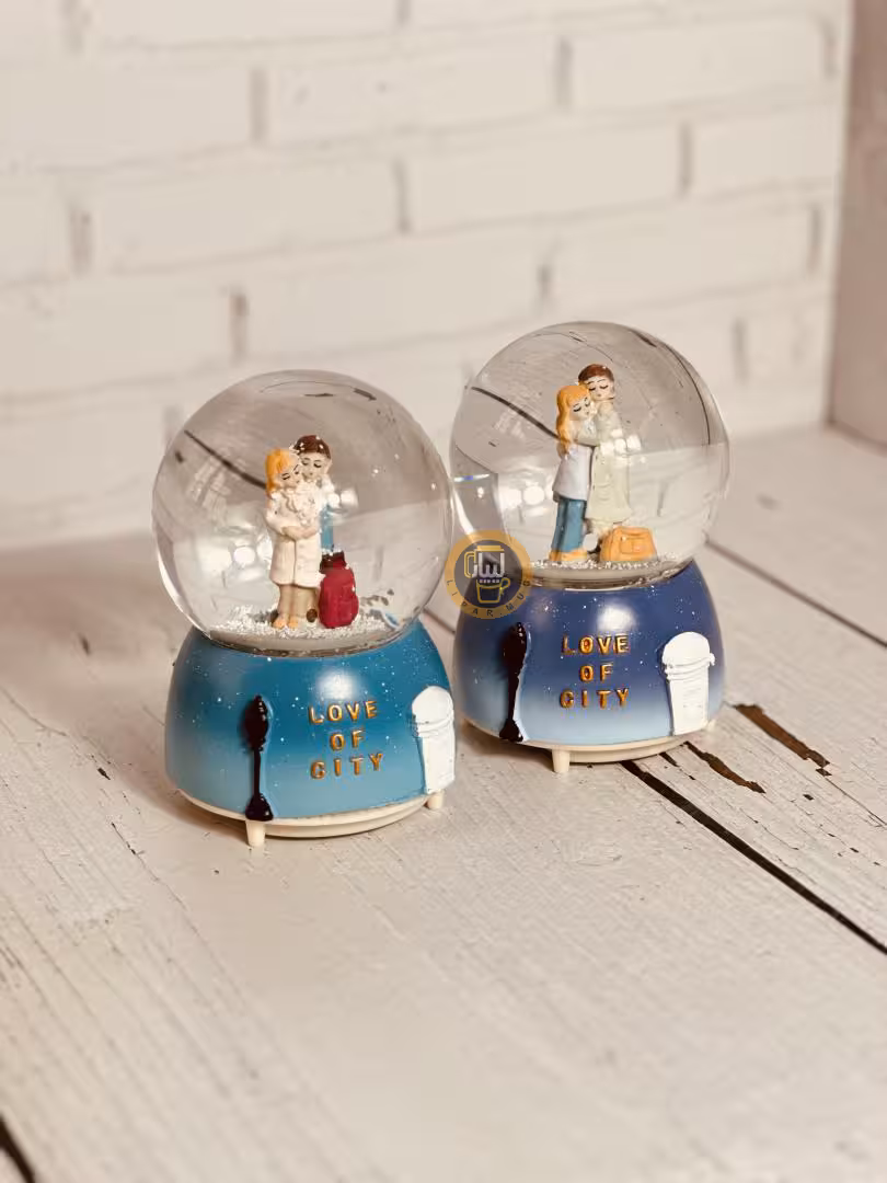 گوی موزیکال پمپی چراغدار بزرگ طرح دختر پسر ایستاده کد 6576