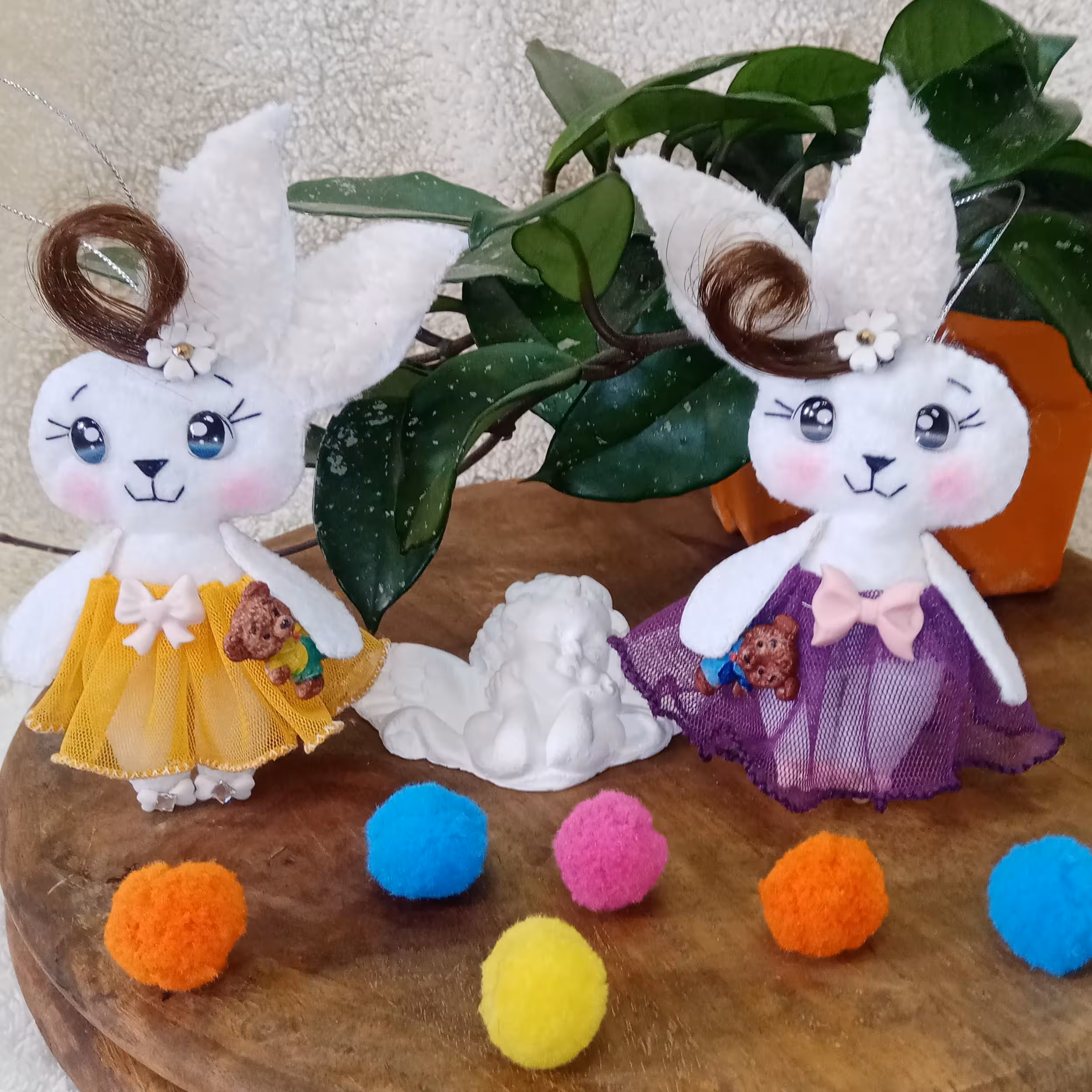 عروسک خرگوش نمدی کد31،  دختر باقد13سانت، دامن تور، 