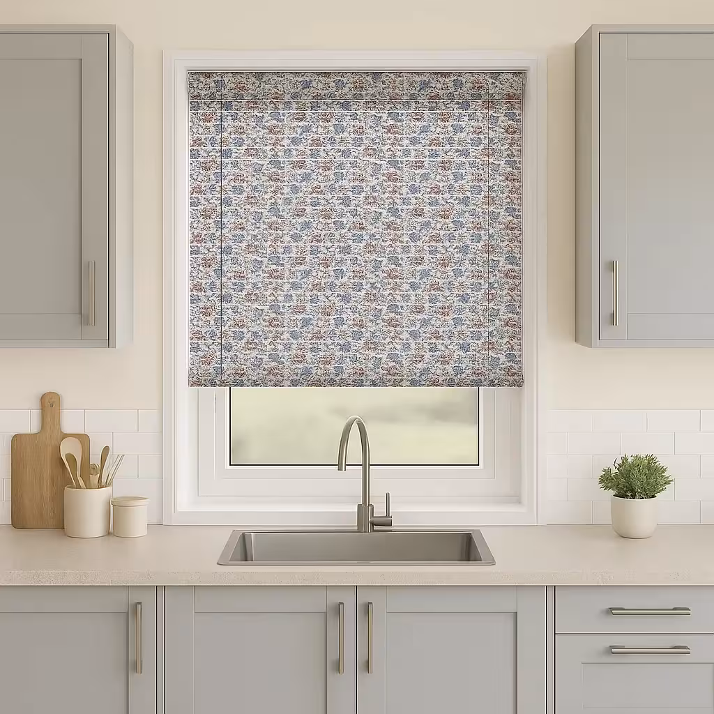 پرده کرکره فلزی سفید گلدار 25 میلیمتری- کد 4502