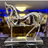 مجسمه اسب فلزی