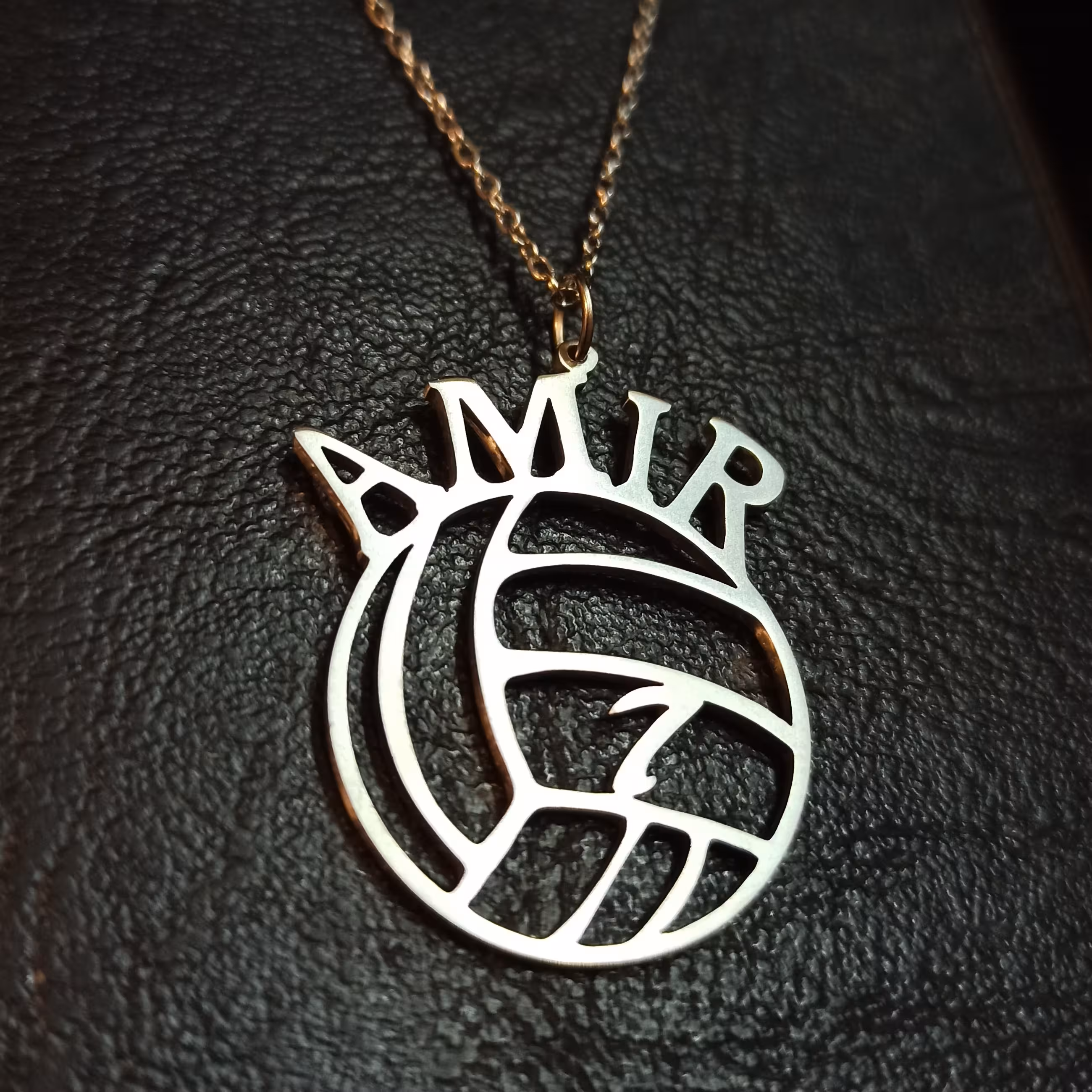 گردنبند توپ والیبال اسم امیر و شماره 7