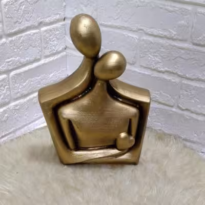 مجسمه آغوش قلبی