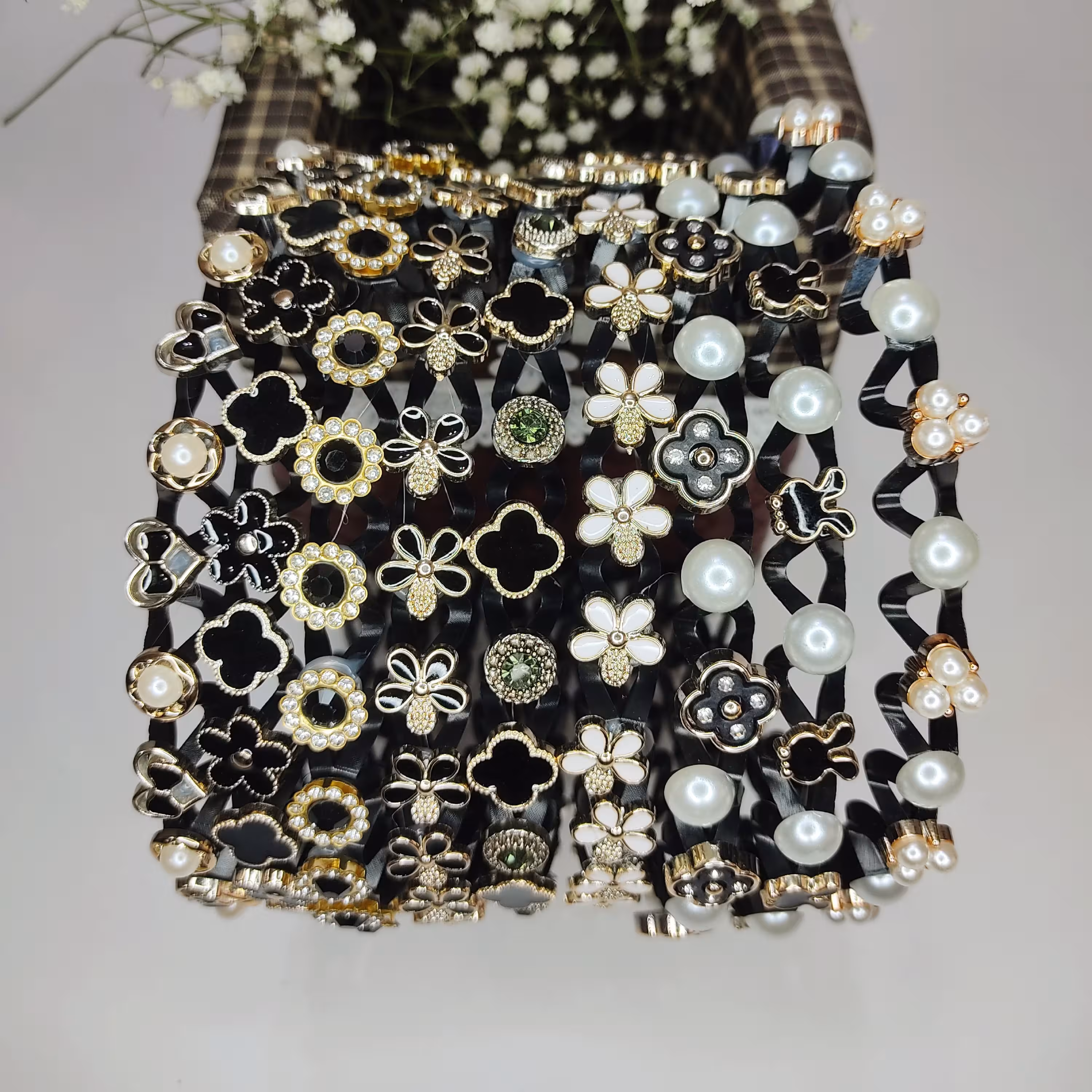 تل نشکن که بواسطه شیارهایی که داره به تقسیم مو معروفه 