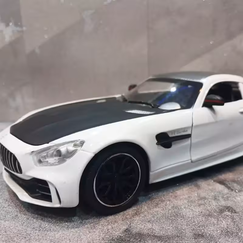 اسباب بازی(ماکت) ماشین فلزی بنز  AMG  سفید مشکی طول 20 سانتی متر