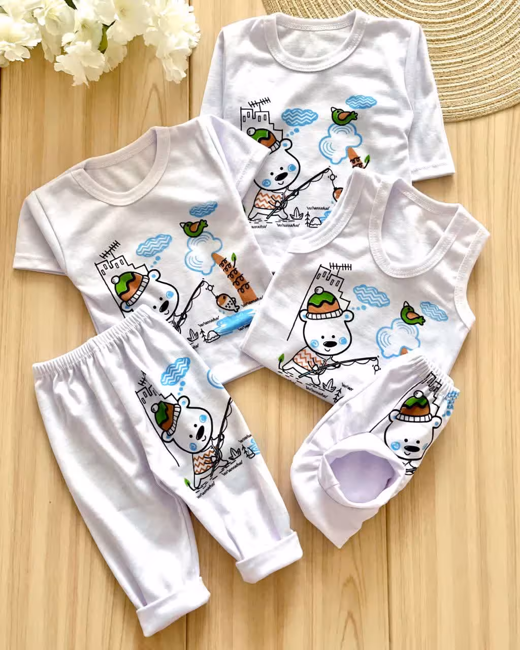 پنج تیکه نوزادی خرس ماهی گیر