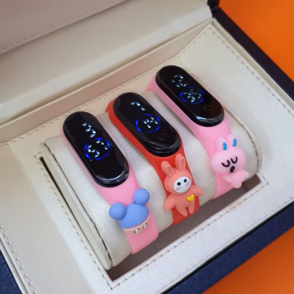 ساعت مچی بچه گانه عروسکی ال ای دی