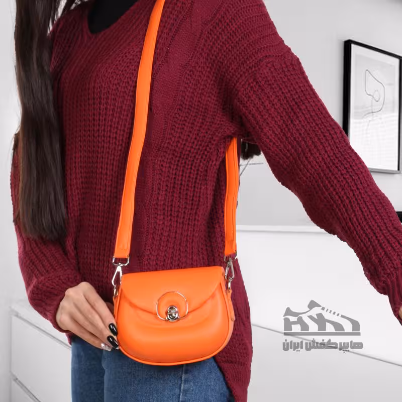 کیف دوشی زنانه مدل پاسپورتی