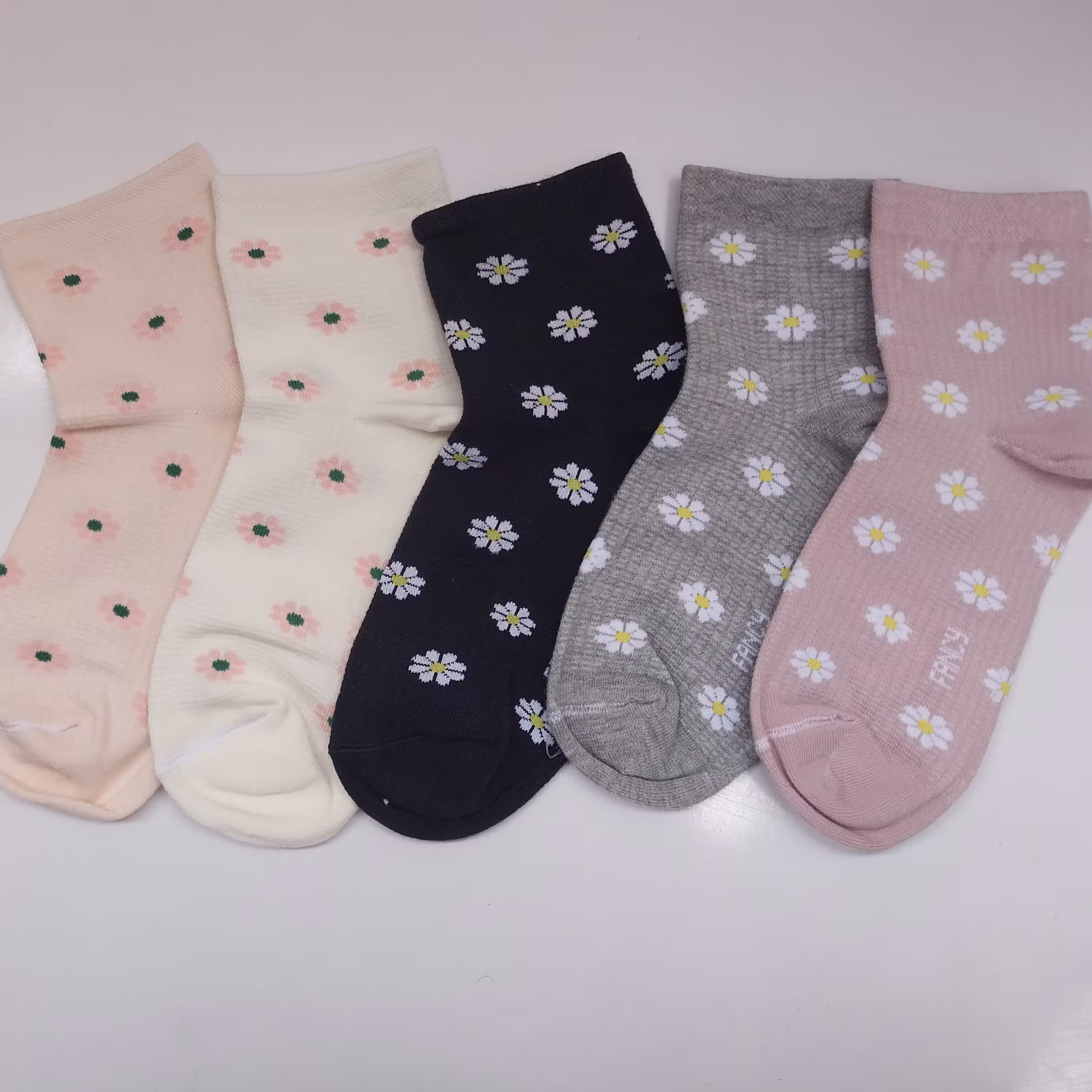 جوراب نیمساق طرح بابونه