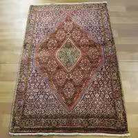 فرش دستباف بيجار طرح ترنجي ماهي سایز ذرع و نيم رنگ زمینه لاكي رنگ حاشیه سرمه اي کد 39262
