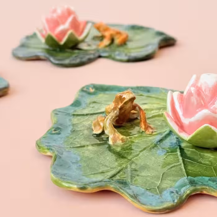 جاعودی قورباغه و نیلوفر