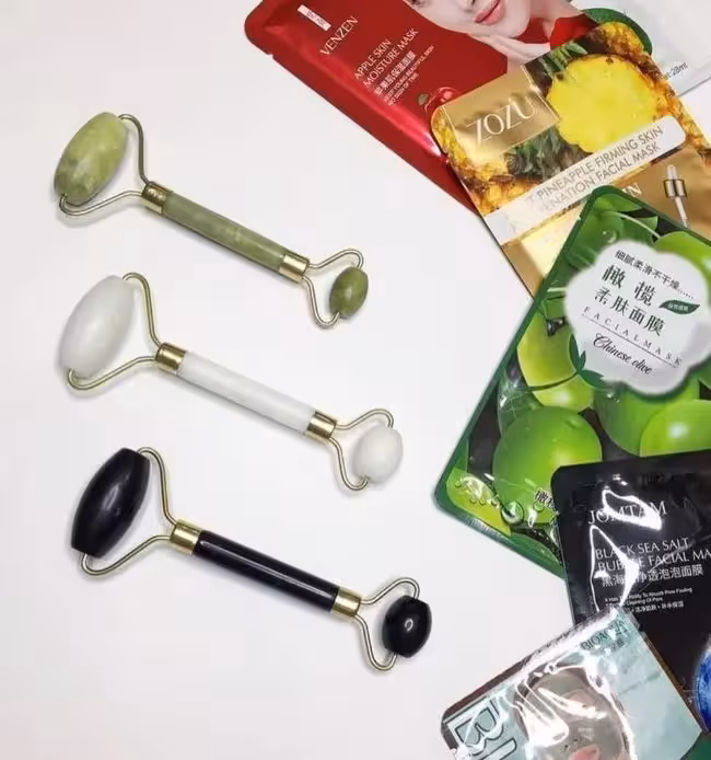 ماساژور صورت جید رولر (Jade Roller)