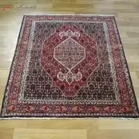 فرش دستبافت سنندج کد 40105، با طرح لچک و ترنج و رنگ زمینه و حاشیه لاکی