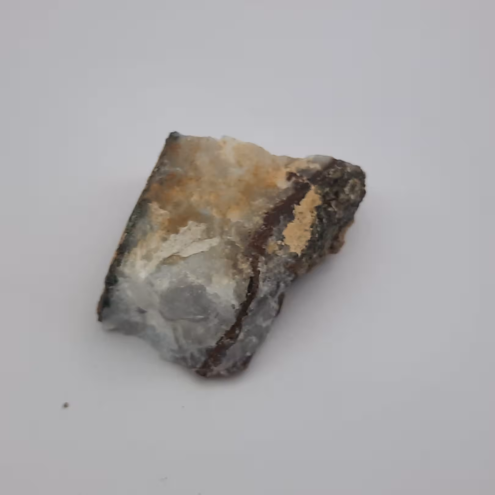 راف کلکسیونی عقیق کوارتز سفید کد سلام24 معدنی