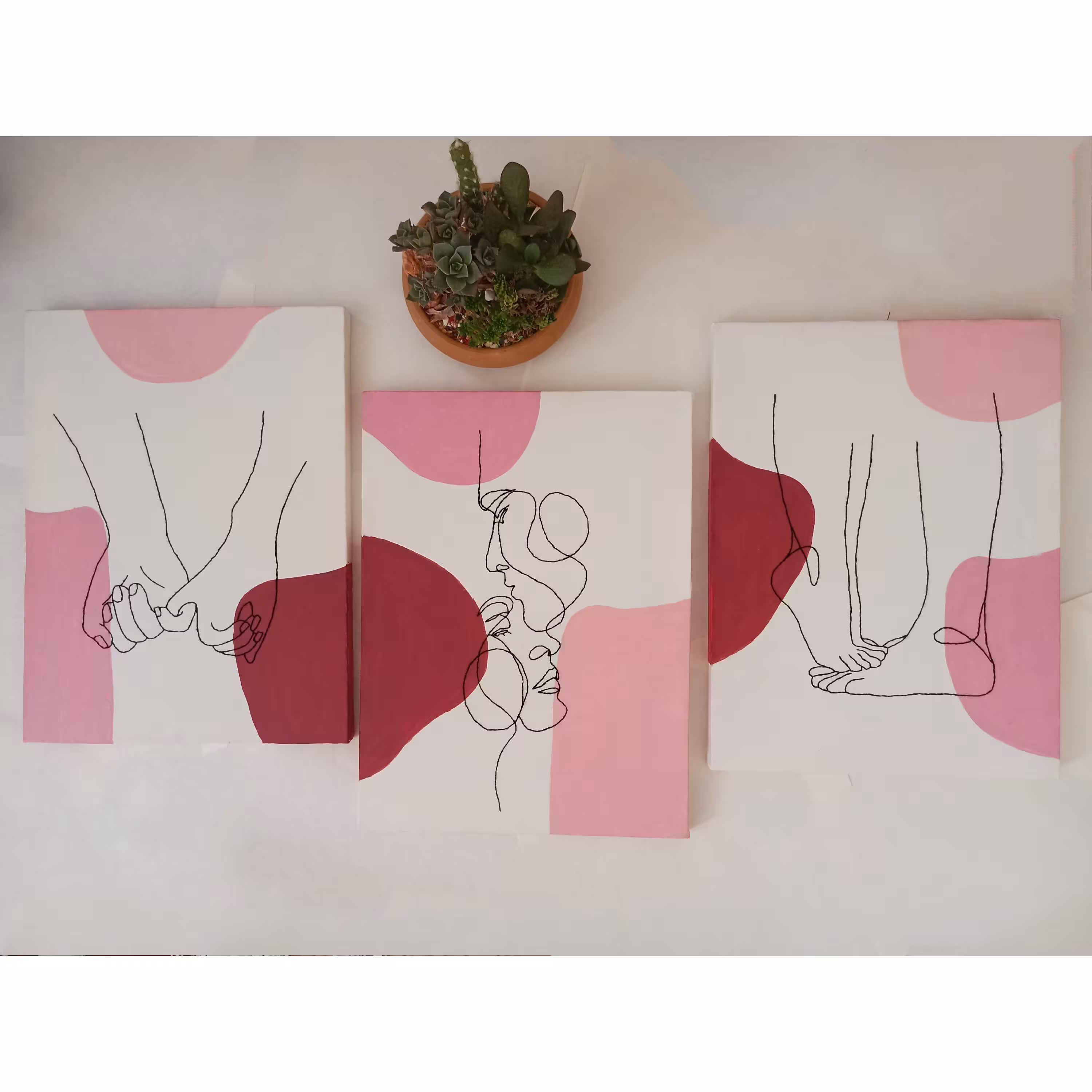 ست سه تکیه تابلو دکوراتیو تابلو مینیمال قاب مینیمال گلدوزی و نقاشی شده با دست تابلو لاین ارت گلدوزی شده عاشقانه 