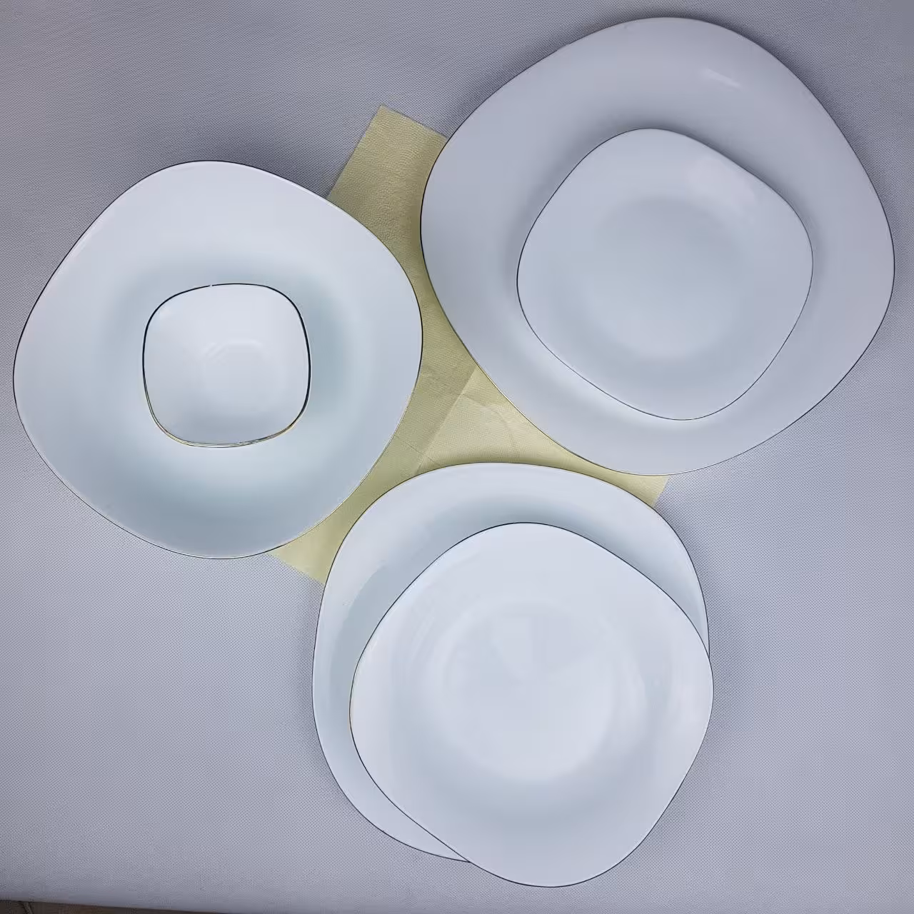 سرویس آرکوپال لب طلایی 26 پارچه مقصود طرح مربع