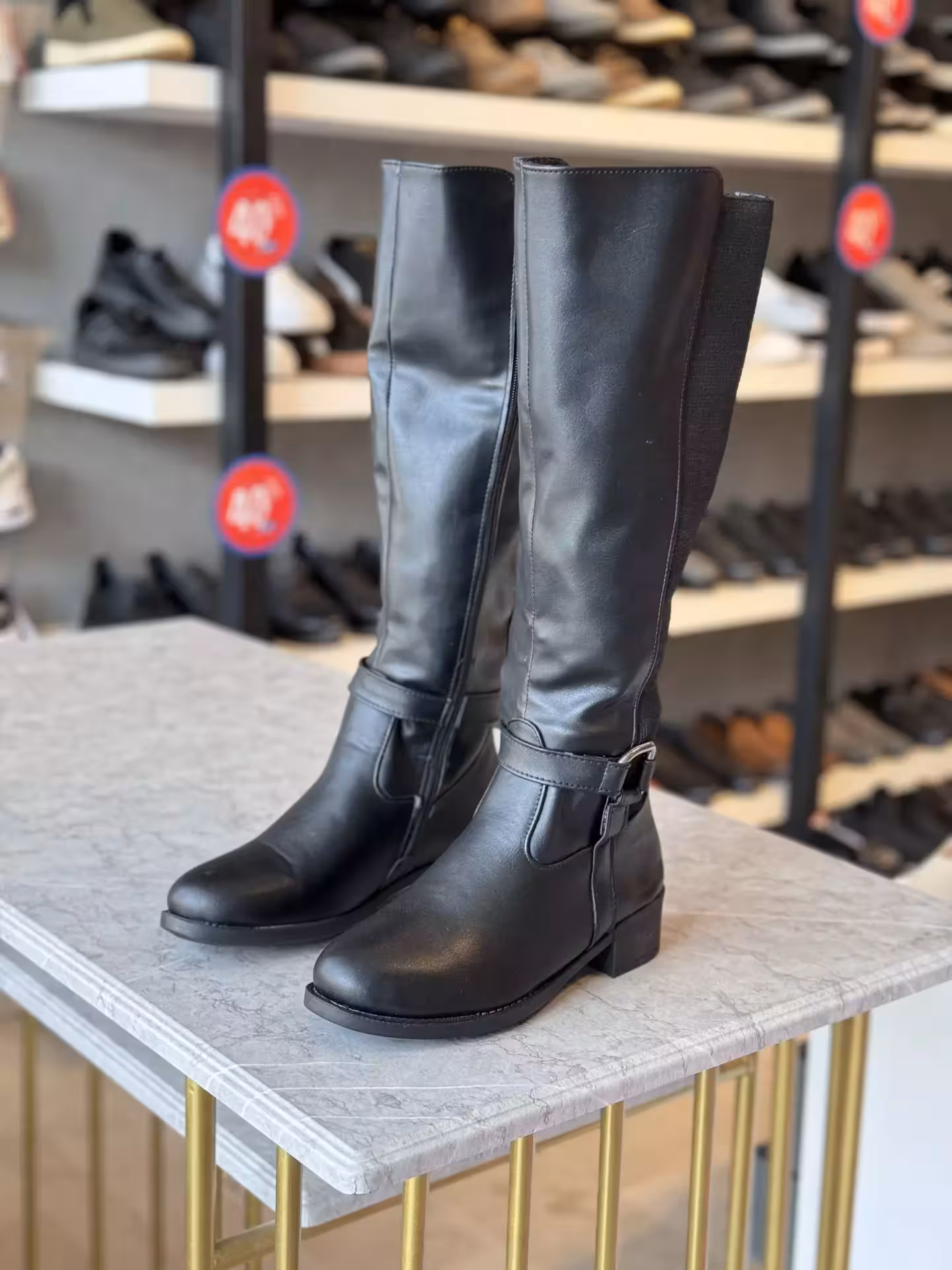 بوت زنانه پاشنه کوتاه بغل سگک کد B101 رنگ مشکی سایز 39